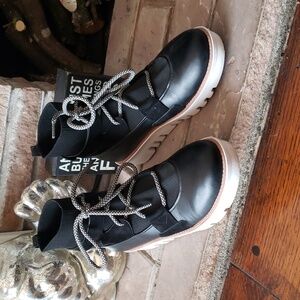 Fitflop Black and White Glace Leather & Knit Ankle Boots Size 9